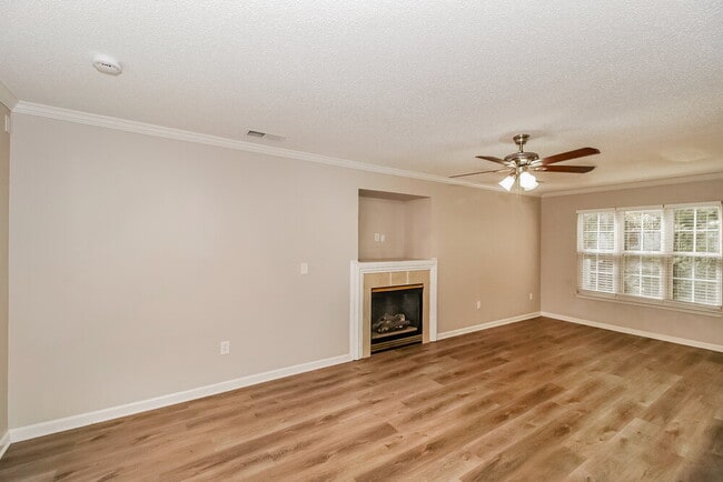 Building Photo - 15185 Tracy Beth Rd