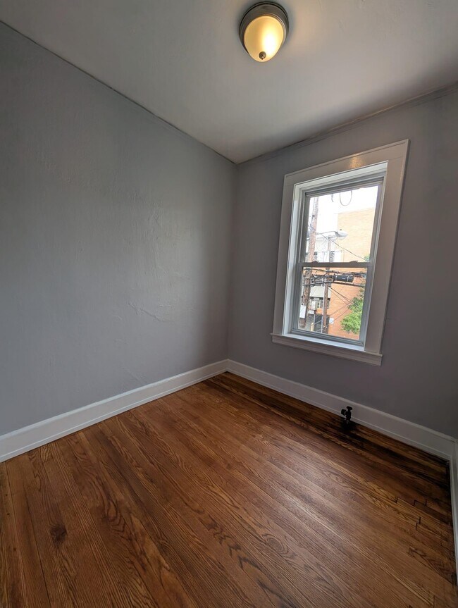 Building Photo - 506 N 13th St