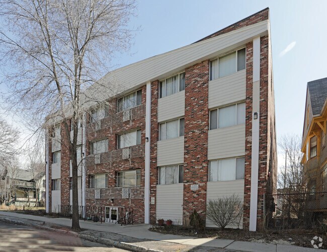 Building Photo - 928 N 28th St