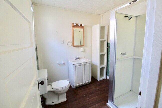 Building Photo - Small house in Wiles Hill section of Morgantown - Available 08/05!