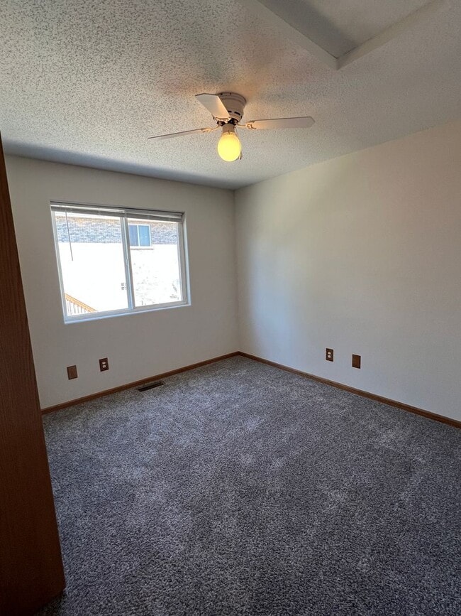 Building Photo - 4 Bedroom, 2 Bath Home for Rent
