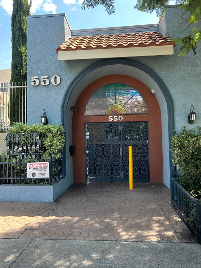 Building Photo - 550 Orange Ave