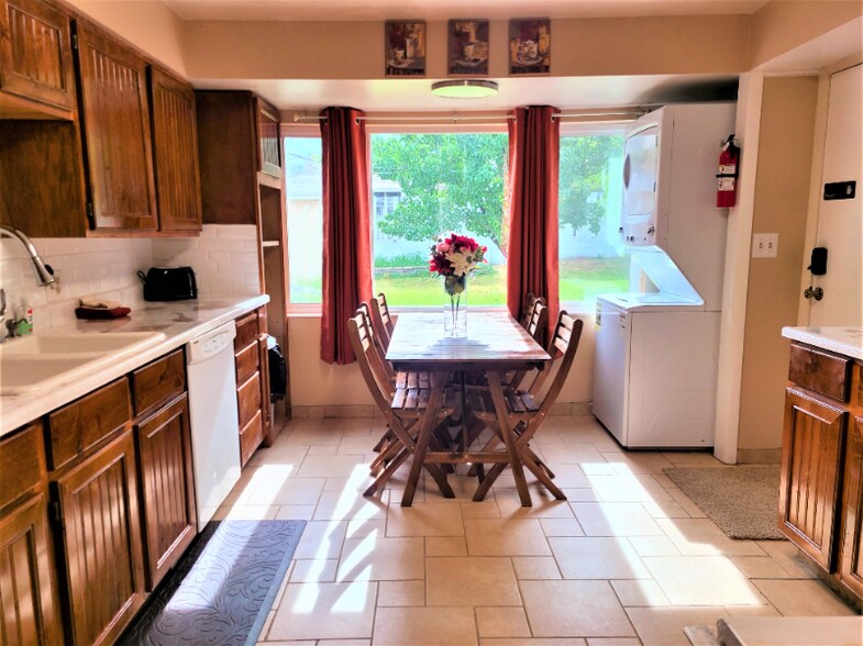 Building Photo - 7000 S 2300 E