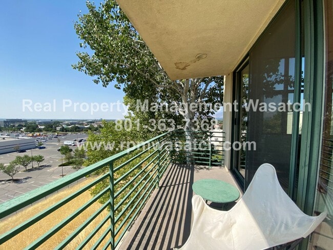 Building Photo - Check out This Stunning 3 Bedroom 2.5 Bath...