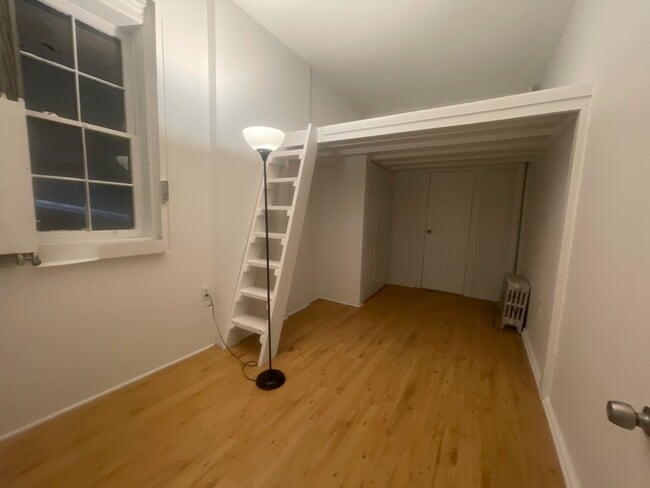 Building Photo - Prime Chelsea, One Bedroom