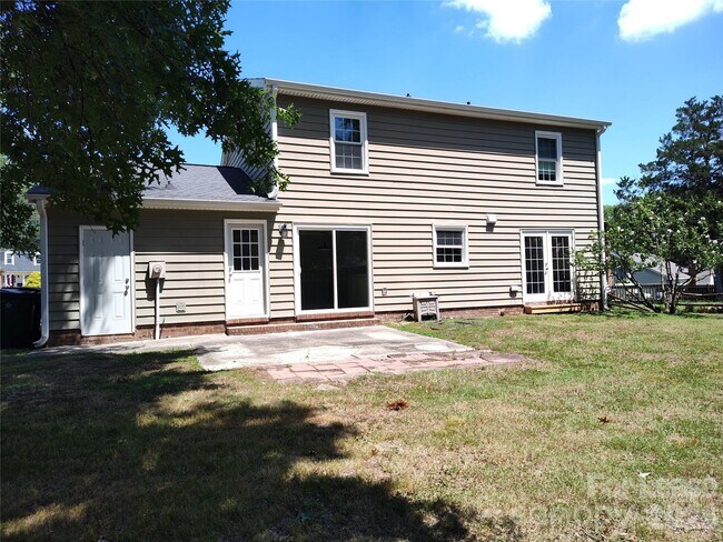 Building Photo - 7413 Doves Nest Cir