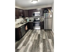 Building Photo - 553 Lemon St N