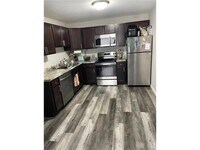 Building Photo - 553 Lemon St N