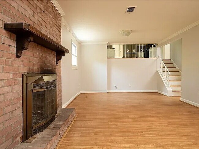 Building Photo - Charming 4-Bed Retreat with Finished Basem...