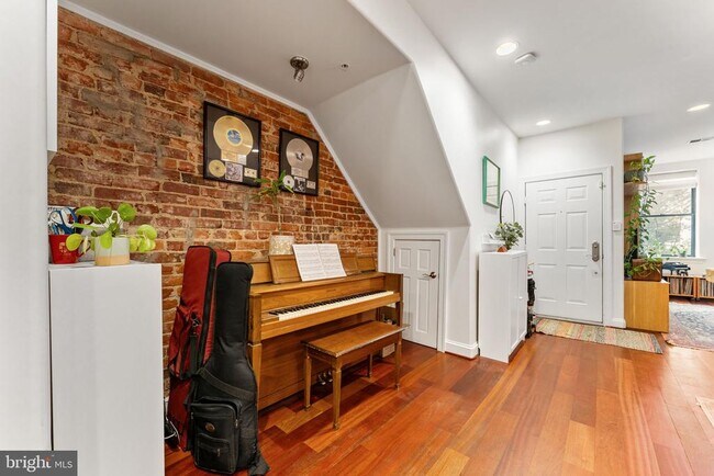 Building Photo - 1105 Park Rd NW