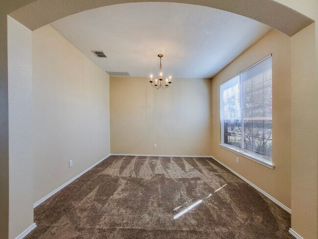 Building Photo - Huge Forney home 3/2/2