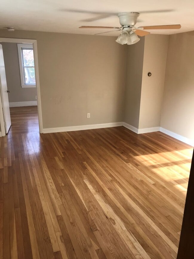 Building Photo - Nice 3-bedroom 1-bath apartment in Stoughton