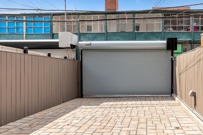 Building Photo - 2478 1/2 Ontario Road Northwest-SI ID1011218P