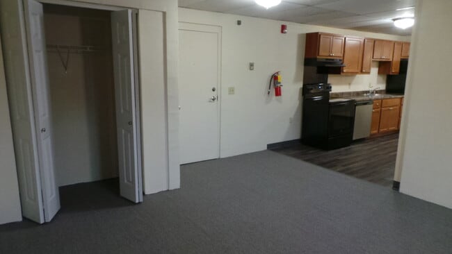 Cambridge Entry - Cambridge Apartments