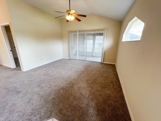 Building Photo - Lovely 2 Bedroom 2 Bathroom home in 55+ Ro...