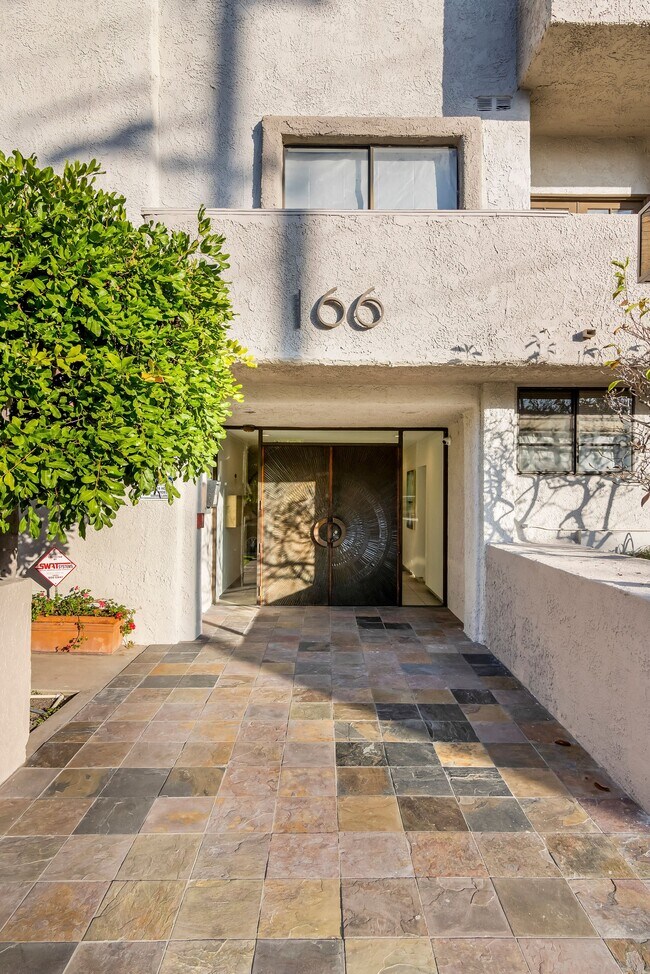 Building Photo - 166 S Hayworth Ave