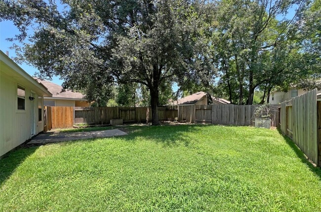 Building Photo - 6 Thicket Grove Pl