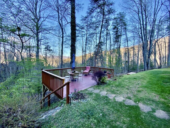 Building Photo - 51 Buck Spgs Acrs