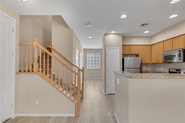 Building Photo - 9835 W Spinnaker Creek Ave