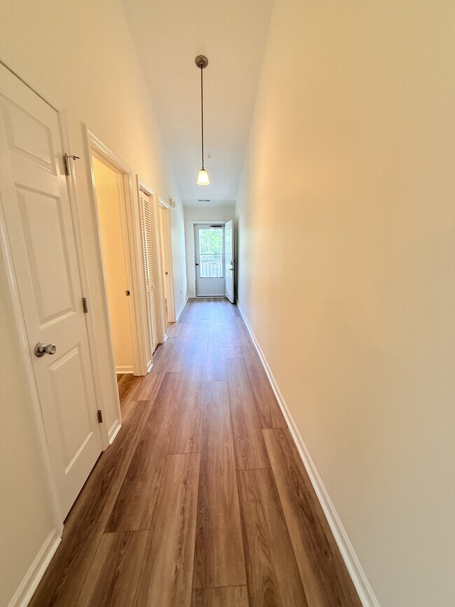 Building Photo - 1280 White Tree Ln