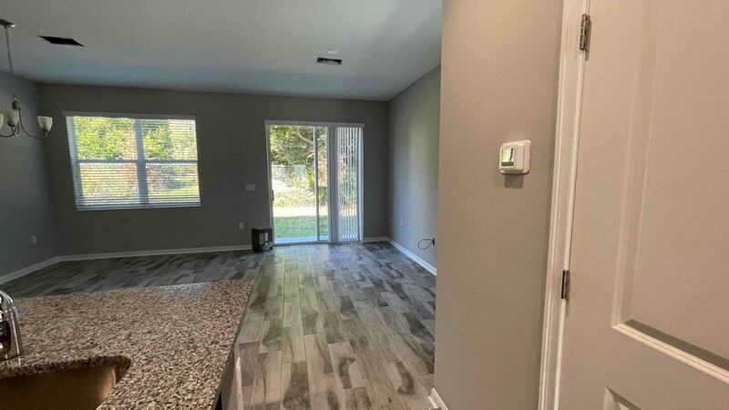 Building Photo - 2906 E 15th Ave