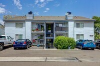 Building Photo - $1,850- 2 Bed 2 Bath Condo in Lakewood wit...