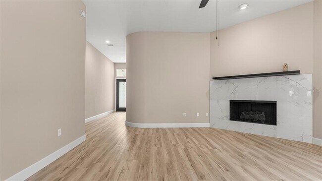 Building Photo - 9428 SW 39 Ave