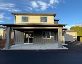 Building Photo - Now renting brand-new 3 bedroom, one study...