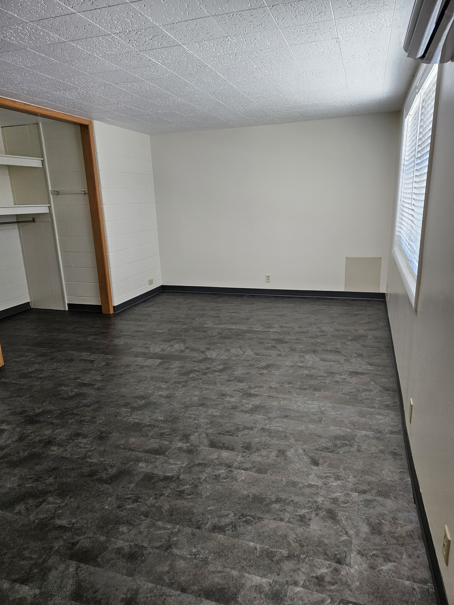 Living space - 1106 W Wisconsin Ave