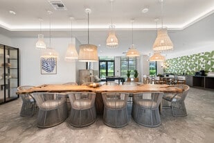 Interior Photo - Paseo Del Rio
