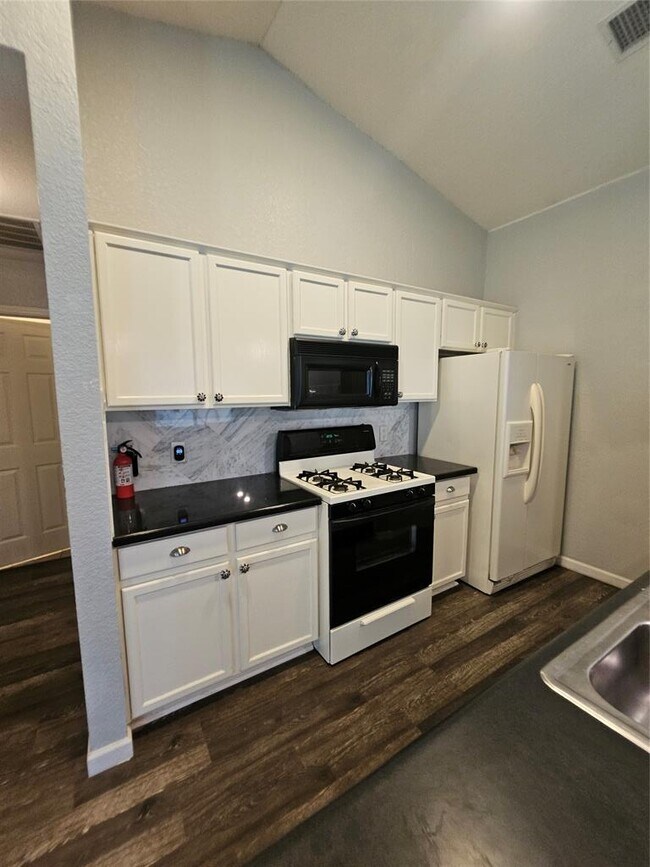 Building Photo - 174 Prairie Springs Loop