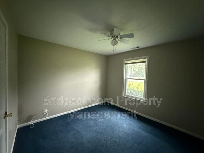Building Photo - 2460 Rondowa Ave