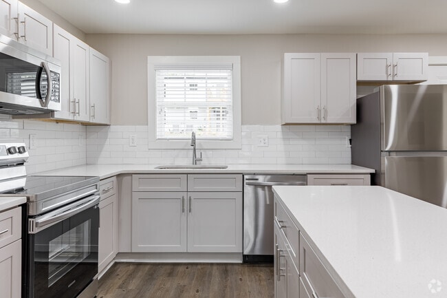 3BR, 2.5BA - 1,147SF - Crystal at Riverdale