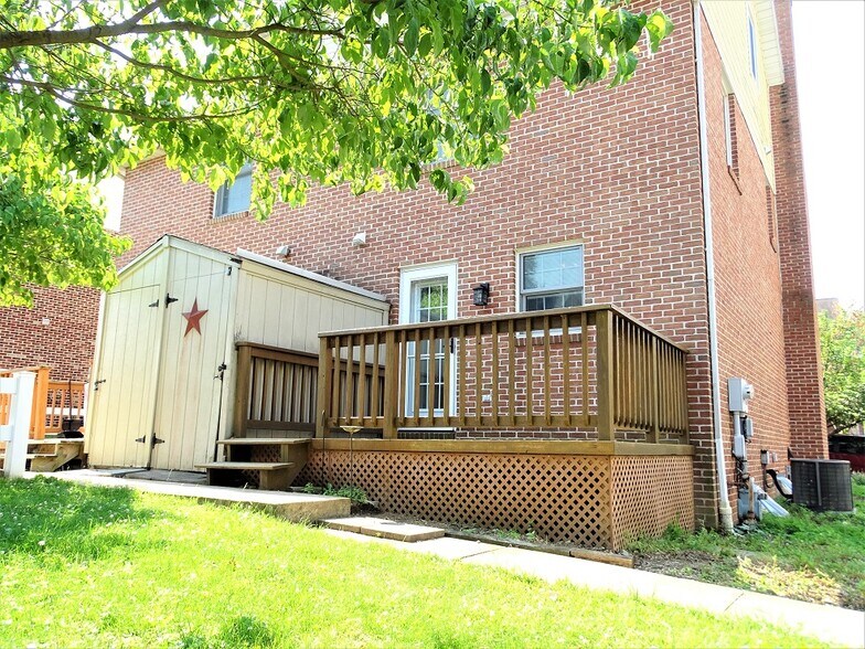 Building Photo - 1005 Ayres Ct