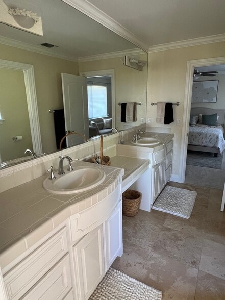 Guest bathroom 2 - 9220 Touchstone Ct