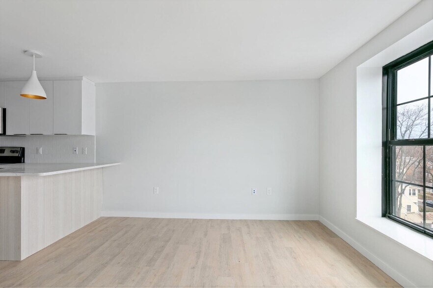 Building Photo - 13 Soden St