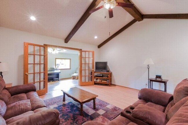 Building Photo - Cute & Convenient Home in Mission!