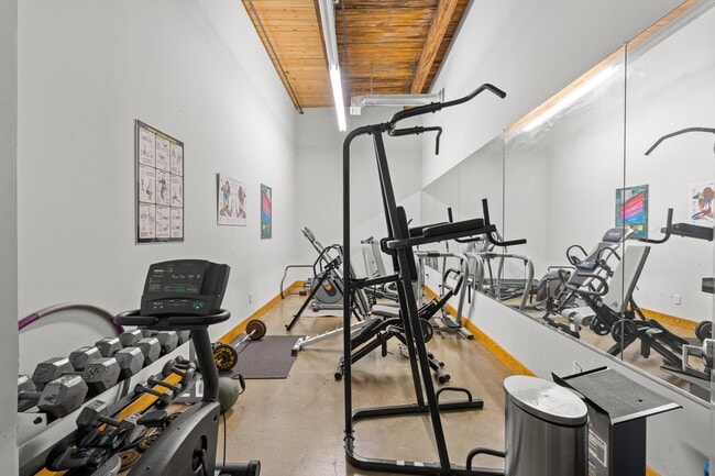 Building Photo - 644 Wells St SW