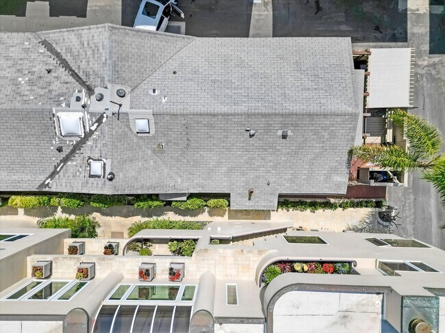 Building Photo - 218 25th Pl