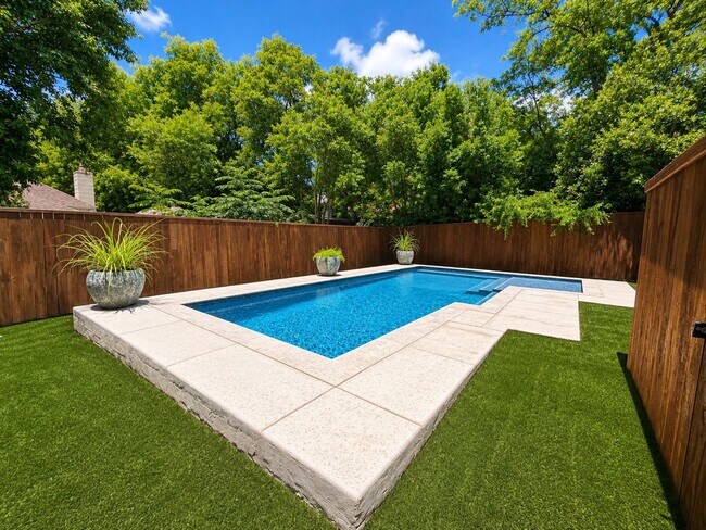 Building Photo - Luxury Terrell Hills Lease with 2025 Remodel, New Salt-Chlorinated Pool & Outdoor Living!  Beauti...