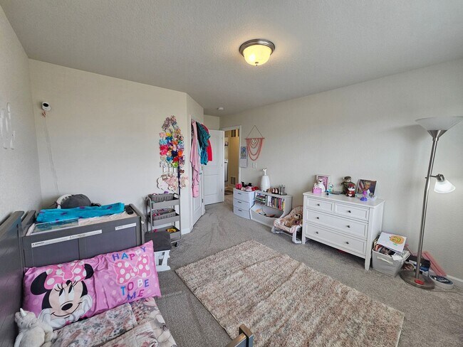 Building Photo - Like new!! 3-bedroom, 3-bathroom rental in Lorson Ranch community!