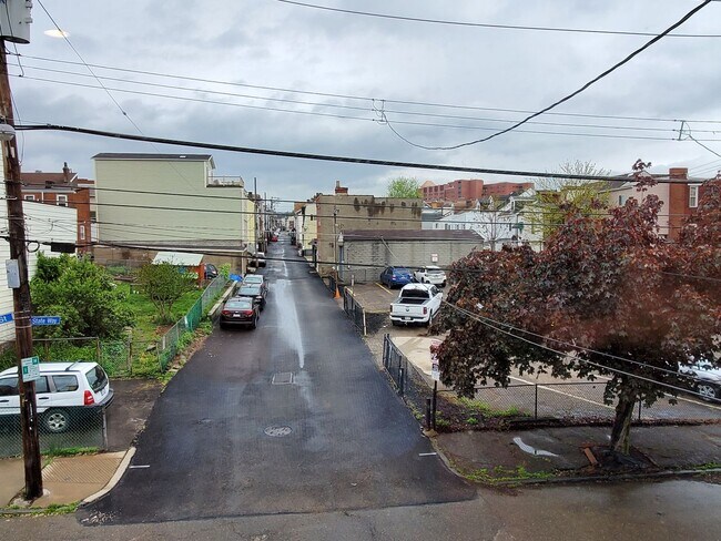 Building Photo - House for rent in Bloomfield