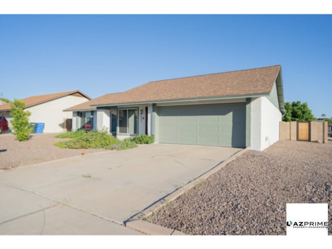 Building Photo - Bright &amp; Spacious 3/2 Phoenix Home - M...