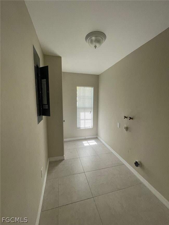 Building Photo - 4701 SE 4th Pl