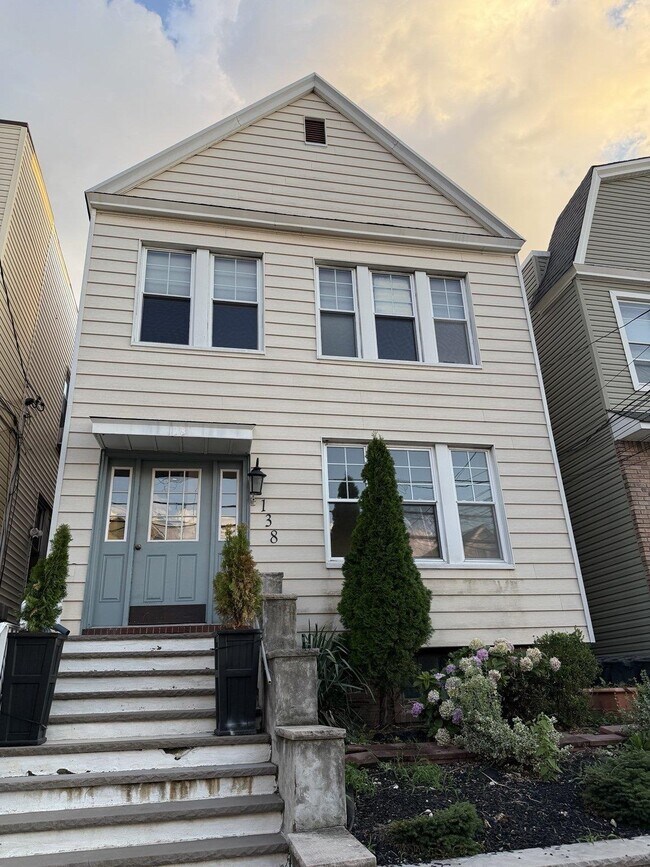 Building Photo - 138 W 30th St
