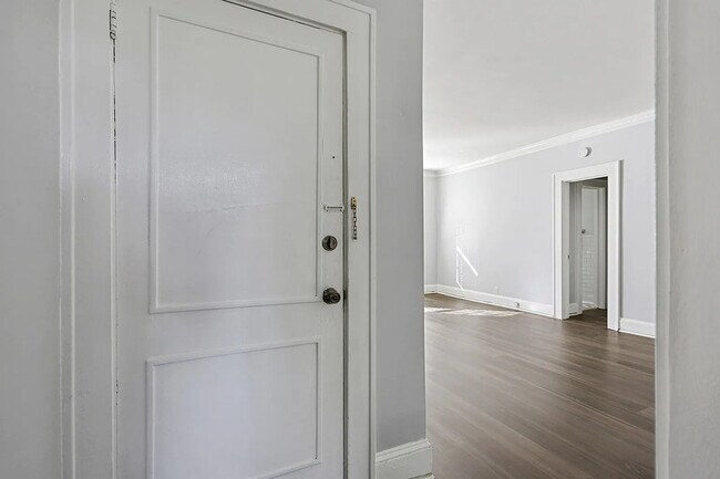 Building Photo - 21 Peachtree Memorial Dr NW