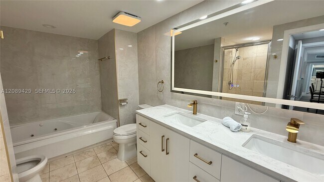 Building Photo - 17375 Collins Ave