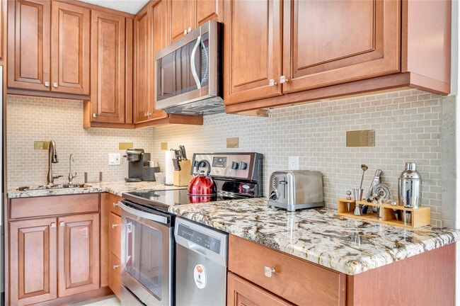 Building Photo - 2740 NE 15th St