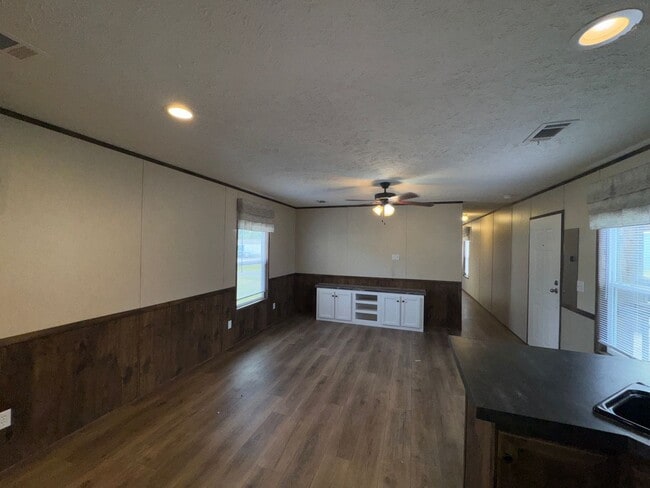 Building Photo - University Estates 63