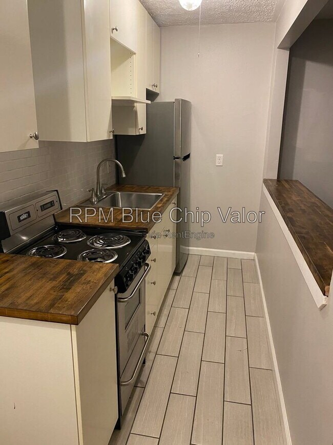 Building Photo - 2118 Kemper Ln